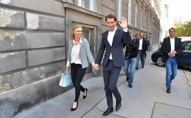 Sebastian Kurz con su novia, Susanne.