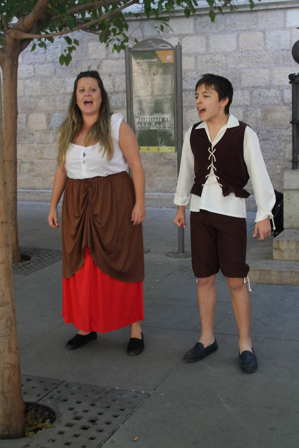 La segunda jornada de la Feria de San Lucas ha traído consigo bailes, teatro y música en las calles del centro jienense