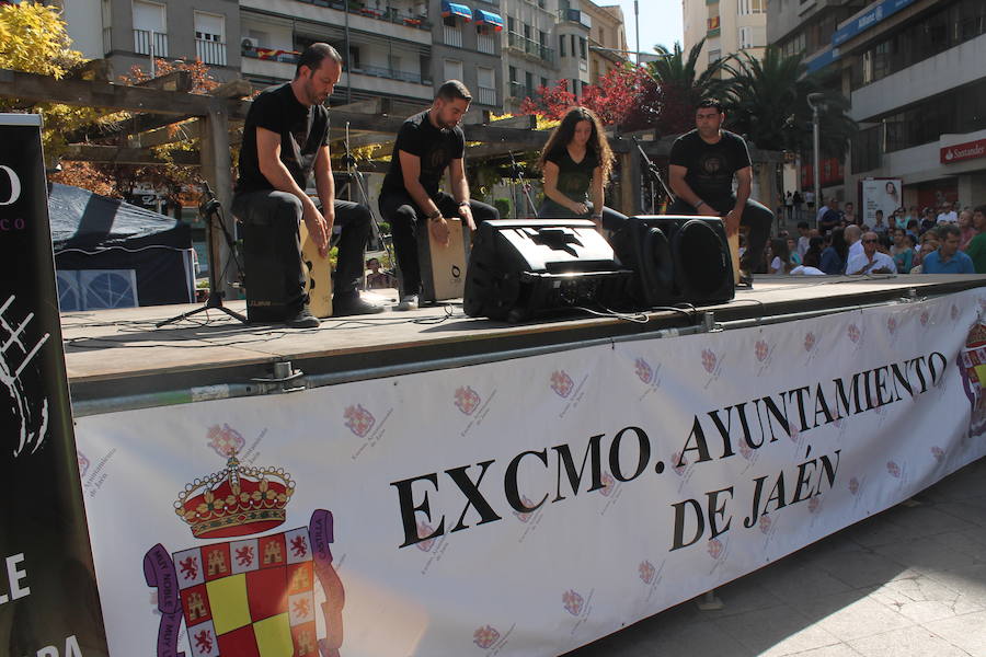 La segunda jornada de la Feria de San Lucas ha traído consigo bailes, teatro y música en las calles del centro jienense