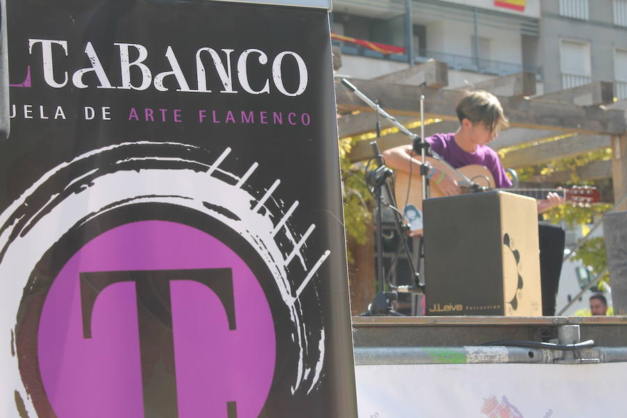 La segunda jornada de la Feria de San Lucas ha traído consigo bailes, teatro y música en las calles del centro jienense