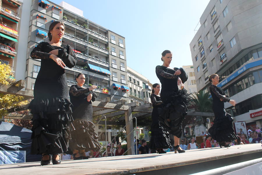 La segunda jornada de la Feria de San Lucas ha traído consigo bailes, teatro y música en las calles del centro jienense