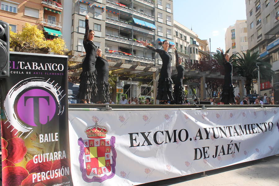 La segunda jornada de la Feria de San Lucas ha traído consigo bailes, teatro y música en las calles del centro jienense