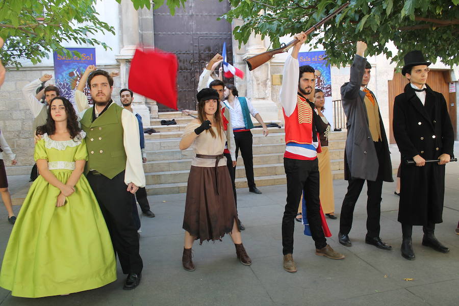 La segunda jornada de la Feria de San Lucas ha traído consigo bailes, teatro y música en las calles del centro jienense