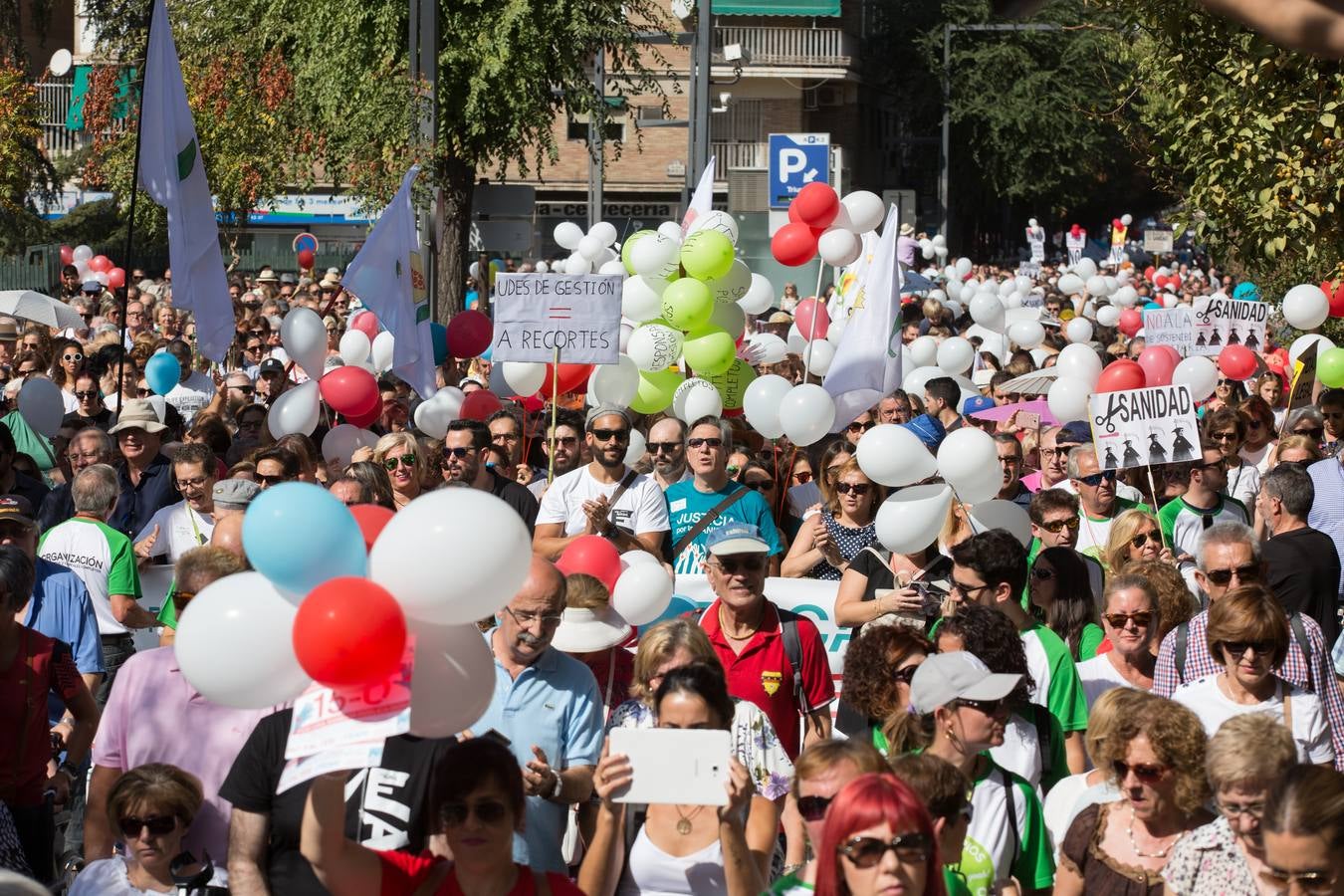 Miles de personas piden en Granada una mejor Sanidad