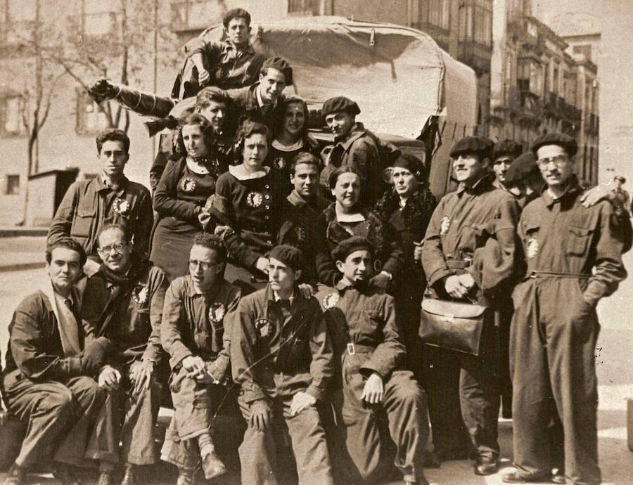 Imagen de la compañía de teatro la Barraca, con Federico García Lorca al frente 