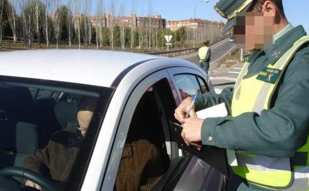 La contundente multa de tráfico que desconoces y afecta a numerosos conductores