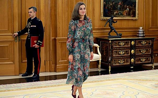 El vestido de la Reina Letizia de Zara de menos de 50 euros causa sensación