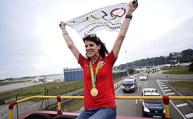 Ruth Beitia pasea su oro en Río por las calles de Santander. 