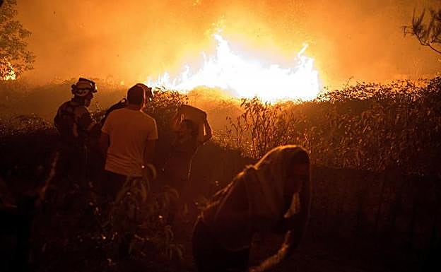 "Desenfundaron el arma para morir sin sufrir": la desgarradora carta de un policía atrapado en los incendios de Galicia