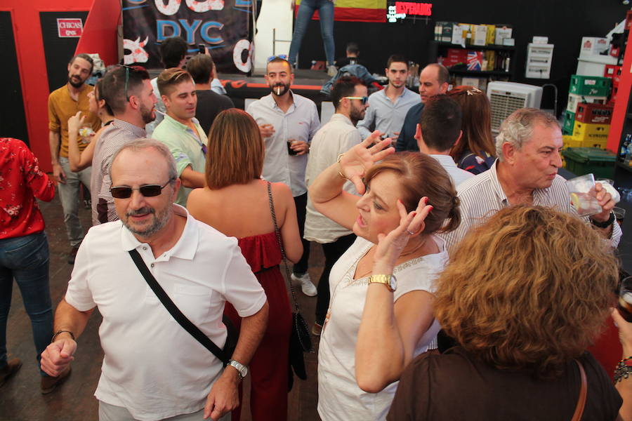 La jornada dio de sí. En familia, con los amigos o en pareja. Los encuentros fraternales siguieron en el ferial como el de la Asociación Jacobea