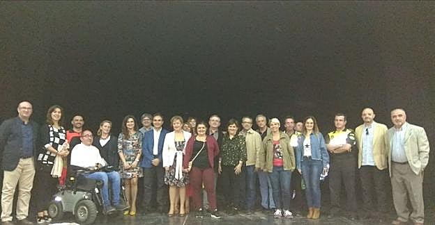 Participantes en el Road Show con las autoridades.