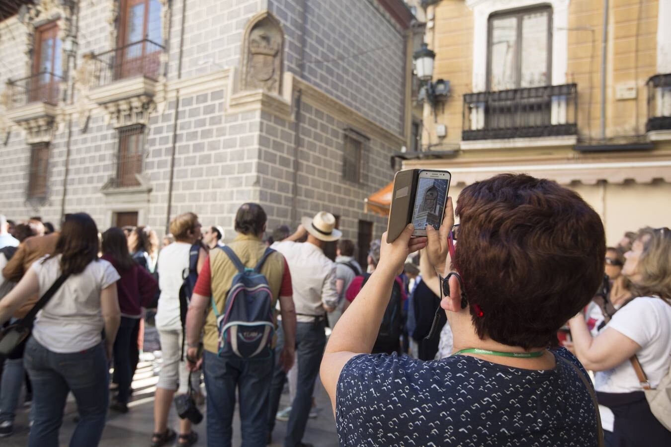 Mlles de visitantes llenan las calles de Granada