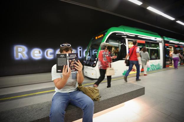 Poesía, novela, teatro... No hay género literario que no se haya acercado al metro como fuente de inspiración.