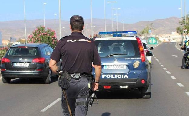 Detenido un hombre acusado de seis robos en interior de vehículos en el centro de Almería