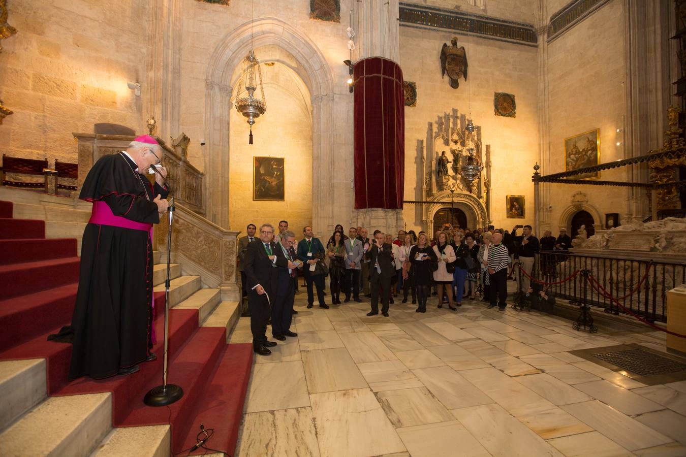 Granada es, desde la tarde de ayer, el epicentro nacional de la devoción mariana al momento iconográfico en el que la Virgen recibe el cuerpo sin vida de su hijo entre los brazos