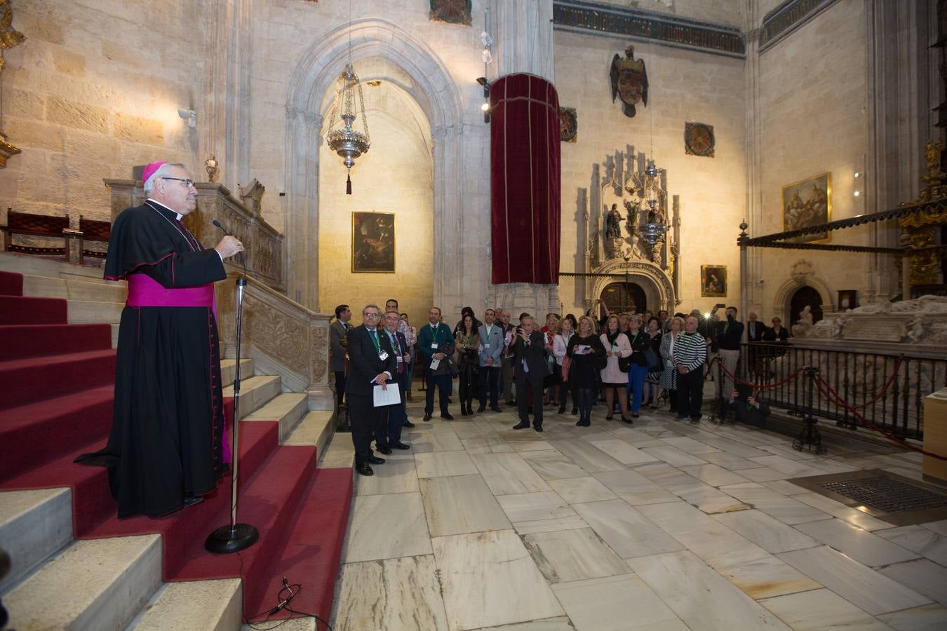 Granada es, desde la tarde de ayer, el epicentro nacional de la devoción mariana al momento iconográfico en el que la Virgen recibe el cuerpo sin vida de su hijo entre los brazos