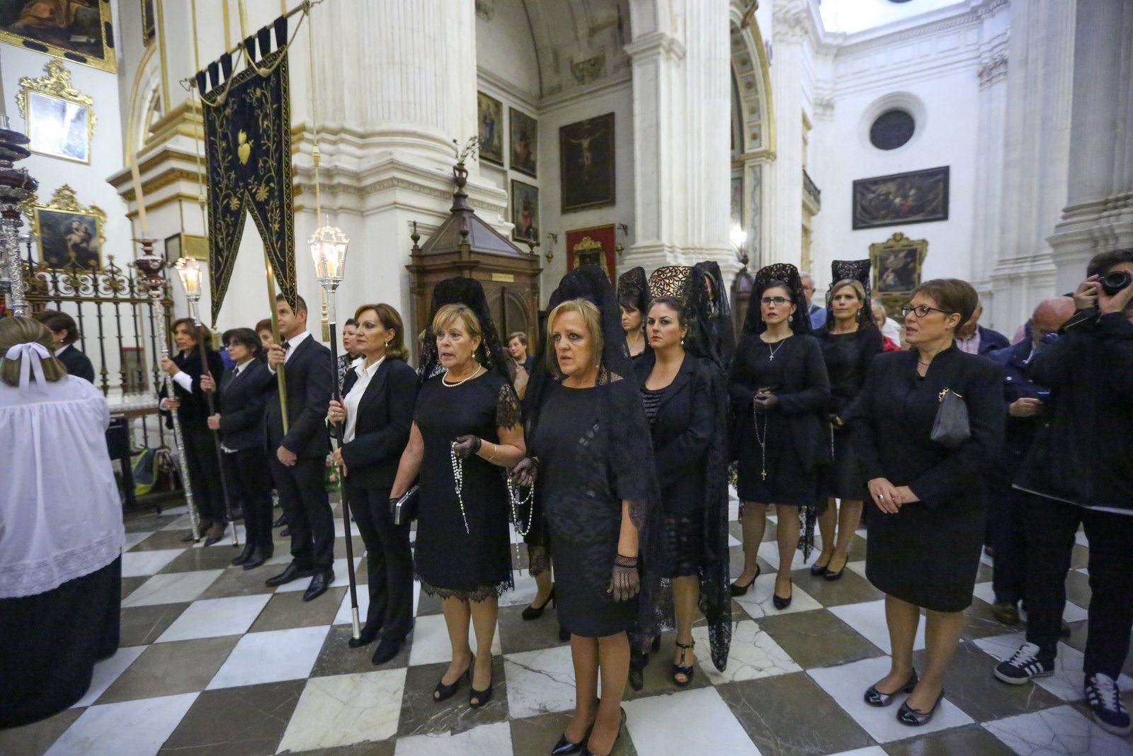 Ayer ya salieron varias imágenes de las Angustias | Hoy la Patrona sale en procesión por la mañana