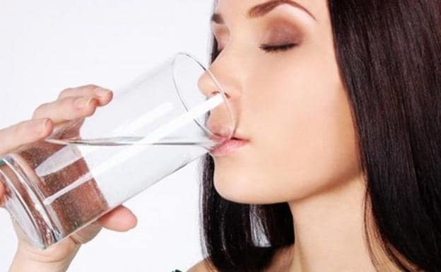 Ninguna Susurro Empresario Los 5 sorprendentes beneficios de beber un vaso de agua caliente | Ideal