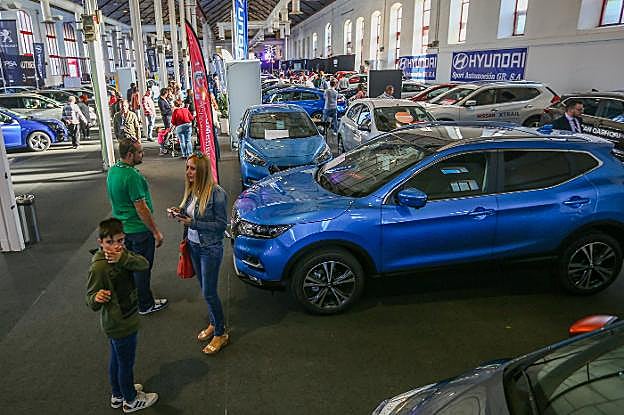 Miles de personas han acudido este fin de semana a la Feria del Motor organizada por IDEAL. 