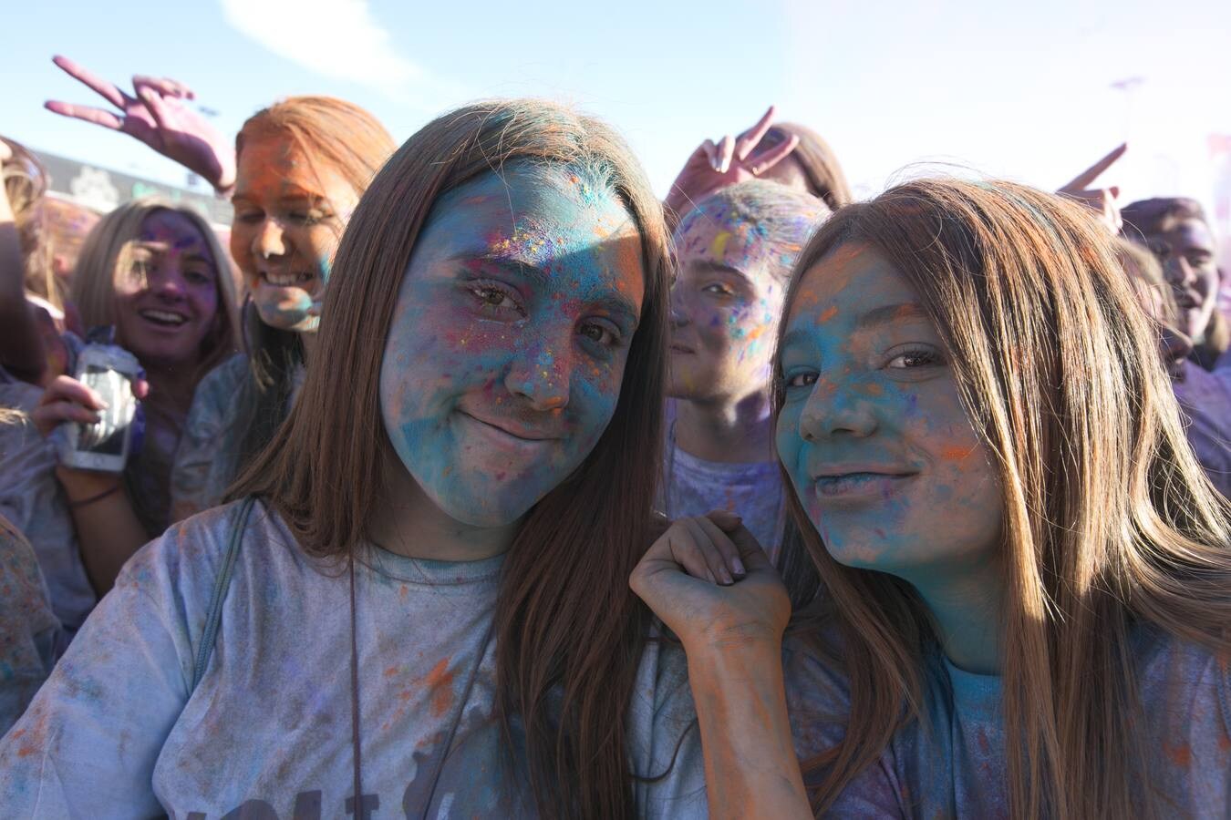 La carrera 'Holi Life' llena de color Granada