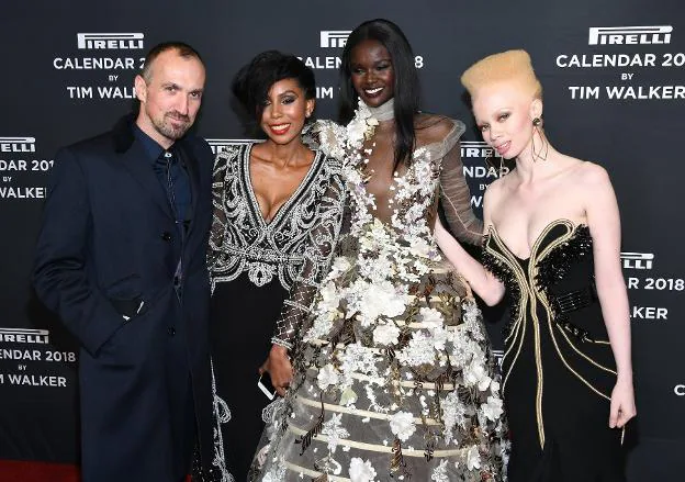 Tim Walker, Jaha Dukureh, Duckie Thot y Thando Hopa, en la presentación. :: AFP/ angela weiss