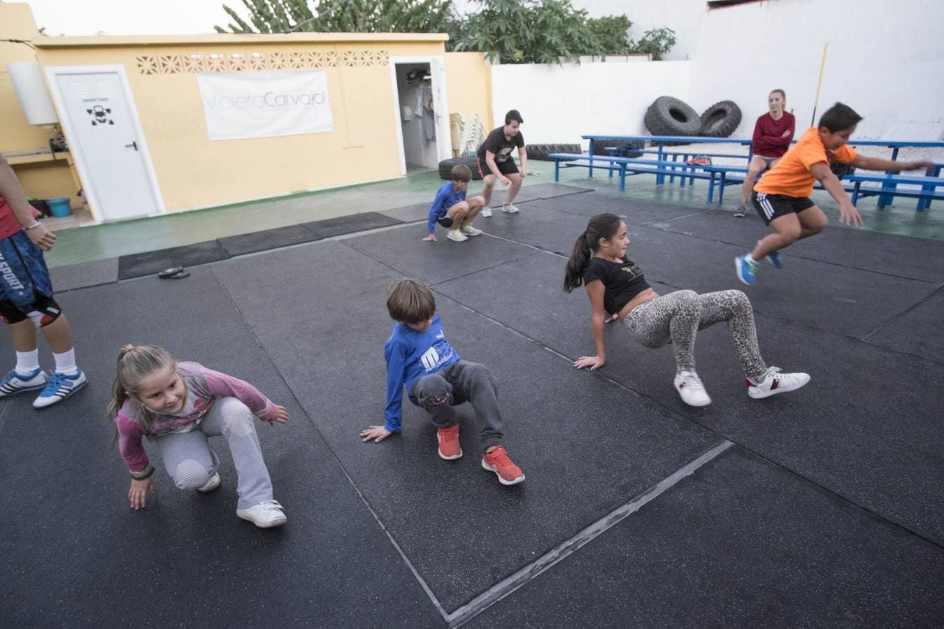 El Box 23 de Motril ha lanzado el programa Crossfit Kids, un proyecto que acerca este deporte americano a una juventud que necesita reencontrarse con la actividad física diaria