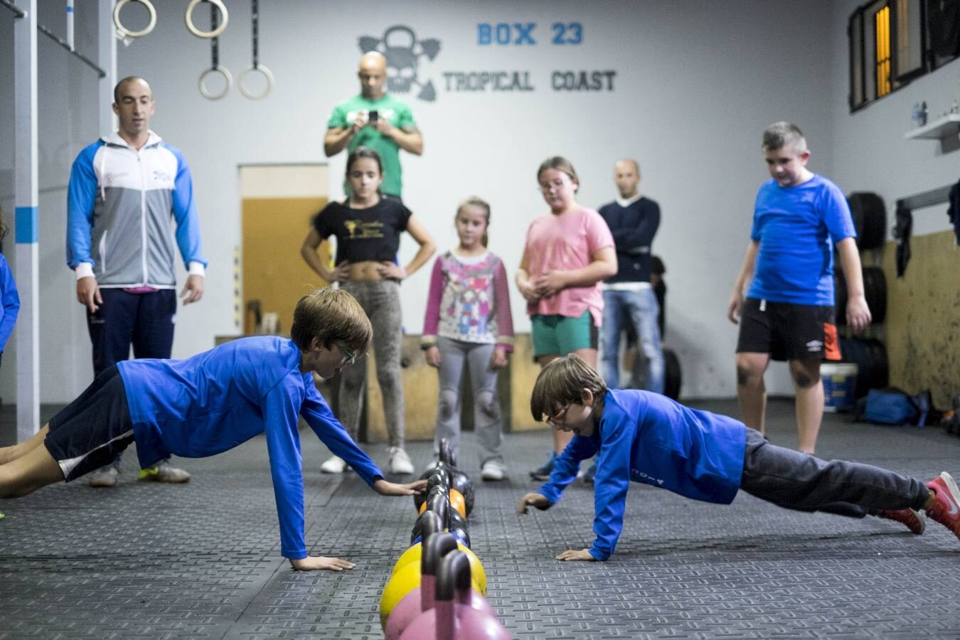 El Box 23 de Motril ha lanzado el programa Crossfit Kids, un proyecto que acerca este deporte americano a una juventud que necesita reencontrarse con la actividad física diaria