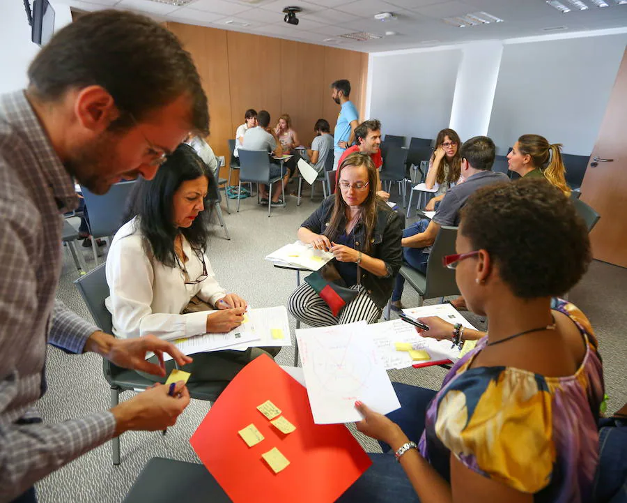 Imagen de archivo de participantes en la Semana para la Innovación Ciudadana, que busca ideas para Granada 2031.