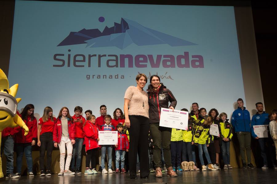 La III Gala del Deporte Blanco premió al corredor olímpico junto con el Centro de Alto Rendimiento y el profesor Pablo Gómez