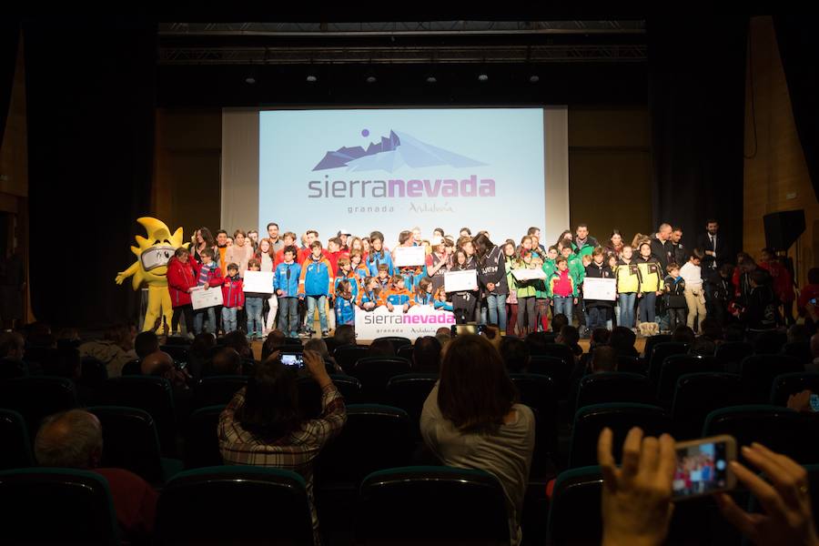 La III Gala del Deporte Blanco premió al corredor olímpico junto con el Centro de Alto Rendimiento y el profesor Pablo Gómez