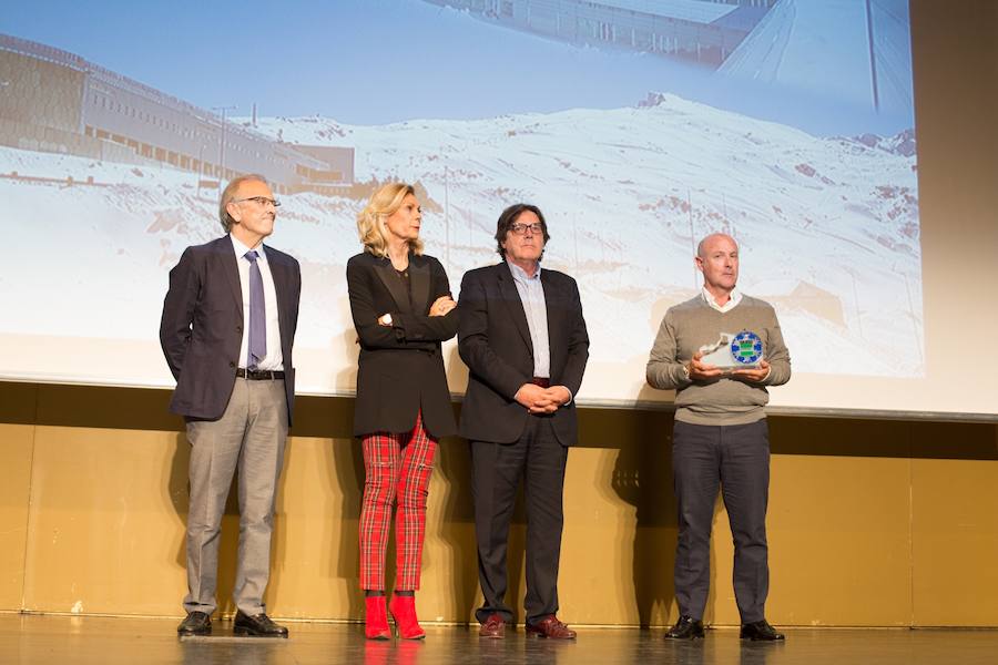 La III Gala del Deporte Blanco premió al corredor olímpico junto con el Centro de Alto Rendimiento y el profesor Pablo Gómez