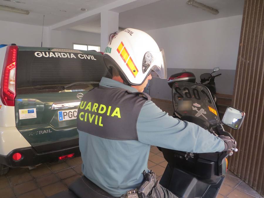 Amenazan a sus víctimas con arma blanca y un objeto punzante en Adra