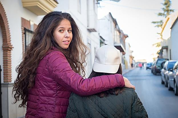 Basma ayuda a Nerea, una menor en riesgo de exclusión de Atarfe que de mayor quiere ser inspectora de trabajo.