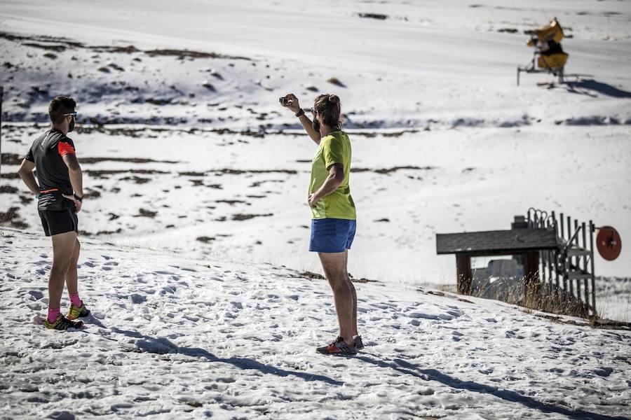 Las máquinas pisapistas están trabajando en el área de Borreguiles tratando de llegar a la fecha prevista del día 25