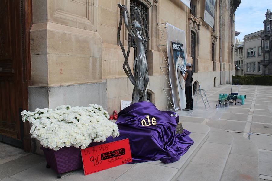 Concentraciones, poesía, música, grafitis y homenajes por el Día contra la Violencia de Género