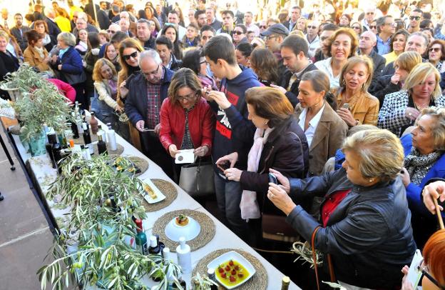 La IV Fiesta del Primer Aceite de Jaén congregó a miles de linarenses y visitantes, el pasado fin de semana. 