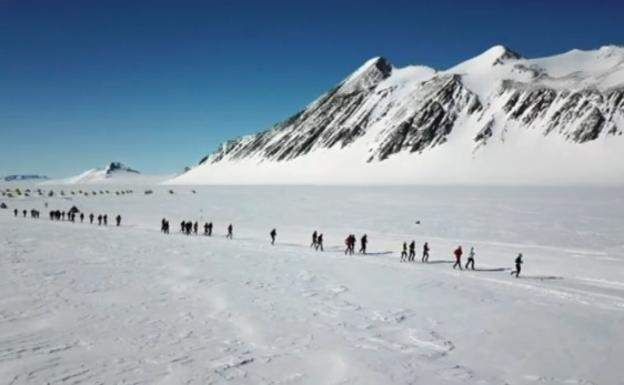 42 kilómetros a -20 grados en la Antártida: así es el maratón más extremo del mundo