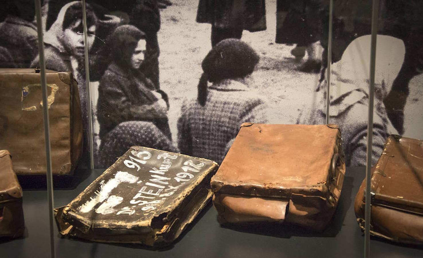 La exposición definitiva sobre el terrible campo de exterminio de Auschwitz, organizada por una empresa vasca, reúne 600 objetos y testimonios de víctimas y verdugos