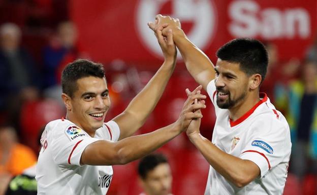Ben Yedder (i) y Nolito celebran uno de los goles del Sevilla. 