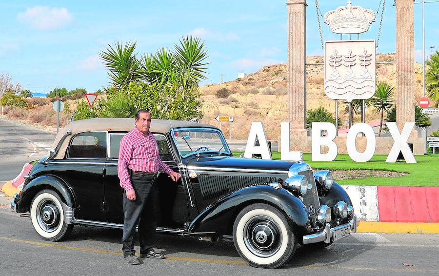 El almeriense que tiene una réplica del coche de Hitler 