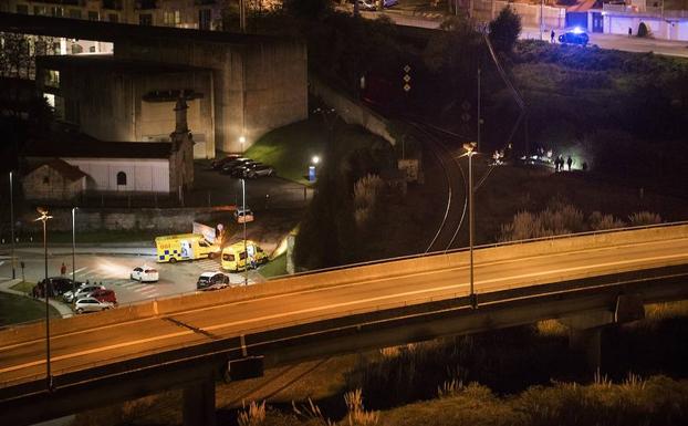 Varias ambulancias en las cercanías del lugar del atropello. 