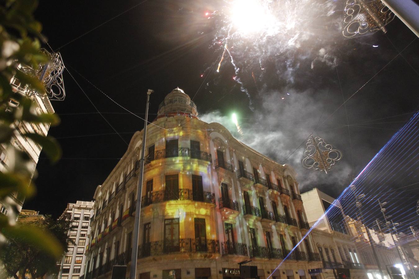 La ciudad celebró anoche su tradicional encendido