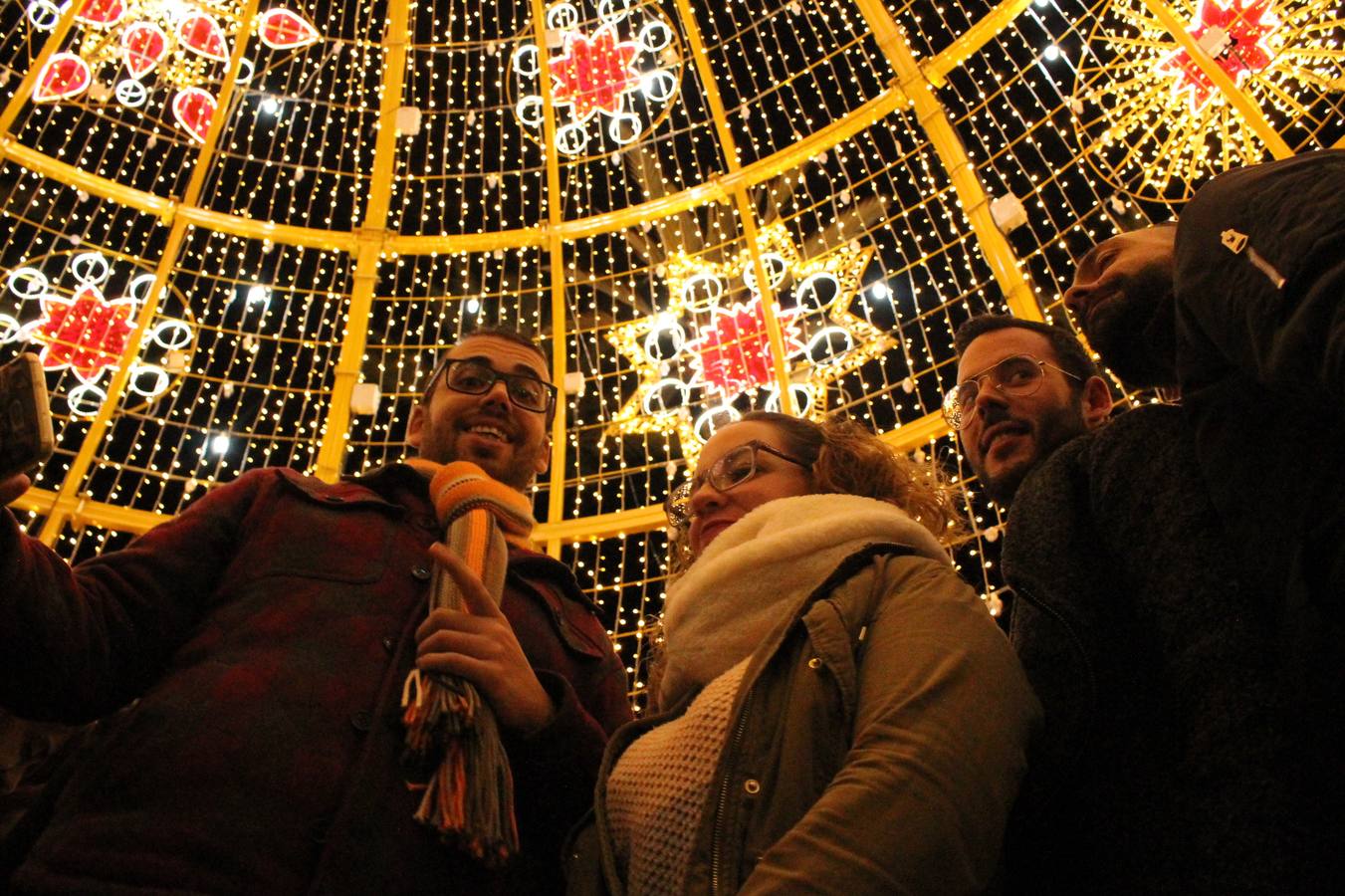 La ciudad celebró anoche su tradicional encendido