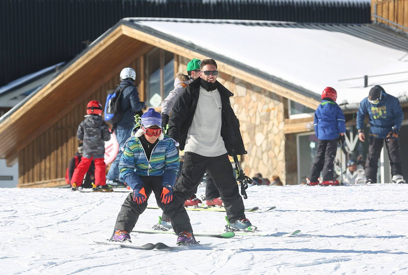 Sierra Nevada abrirá este puente el mayor desnivel esquiable de España con la pista 'El Río