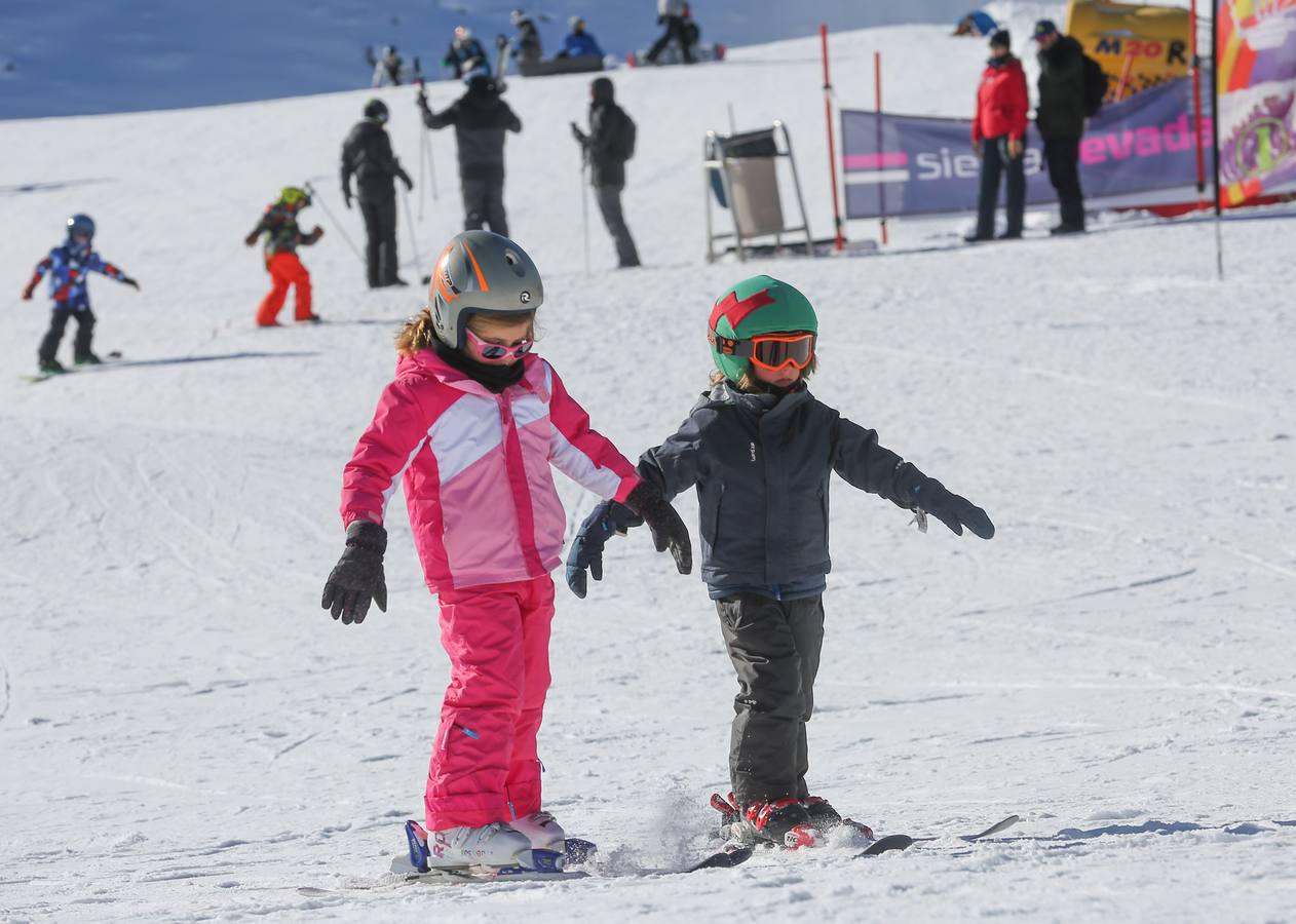 Sierra Nevada abrirá este puente el mayor desnivel esquiable de España con la pista 'El Río