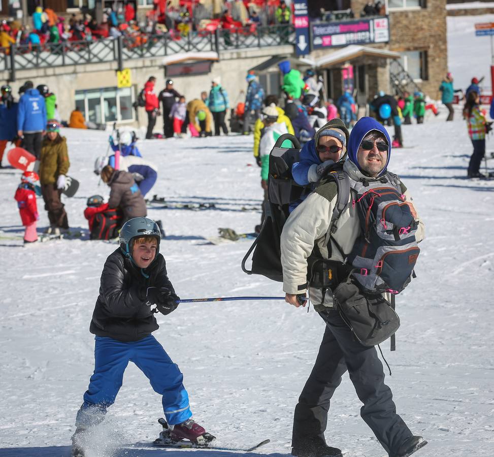 Sierra Nevada abrirá este puente el mayor desnivel esquiable de España con la pista 'El Río