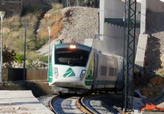 Imagen del tren utilizado el viernes para las pruebas de seguridad de la línea ferroviaria en el túnel de San Francisco.