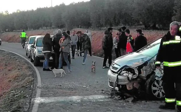 Cuatro heridos en una colisión entre un turismo y una furgoneta en Diezma