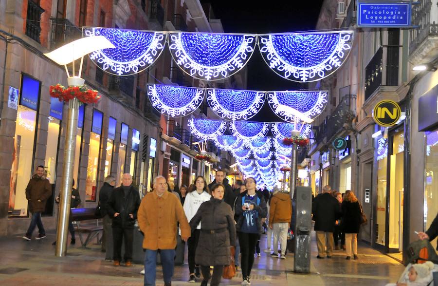 Linares y Jaén han inaugurado el encendido navideño, así lucen las calles de las dos ciudades