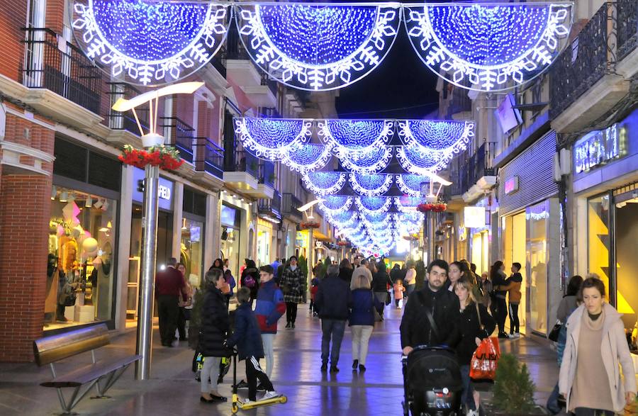 Linares y Jaén han inaugurado el encendido navideño, así lucen las calles de las dos ciudades